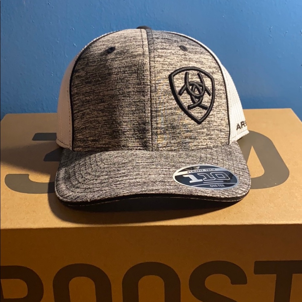 Ariat SnapBack!